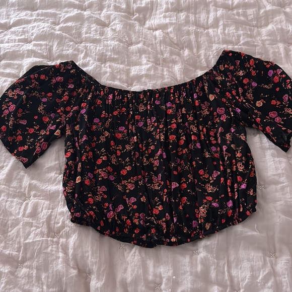 Forever 21 Off the Shoulder Flower Crop Top - Picture 2 of 2